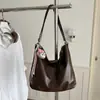 Bolso de Hombro Vintage de Cuero Suave Estilo Academia Gran Capacidad Bolso Cubo Cruzado de Hombro Único Bolso Sencillo para Viajes Diarios de Mujer