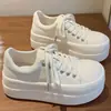 Zapatos Blancos de Plataforma de Suela Gruesa Populares de Nuanfenglai para Mujer, Nuevo Estilo Primavera 2026, Zapatos Casuales que Aumentan la Altura, Versátiles