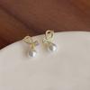 Brincos de Zircônia Versátil com Design Nicho para Mulheres Estilo Coreano Simples Pequenos Brincos de Pérola Moda Brincos para o Dia a Dia Atacado