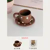 Regresando Lentamente al Pasado - Cerámica Rústica Vintage Taza y Platillo de Café de Cerámica Artística Hechos a Mano con Puntos, Taza de Desayuno Marrón Hecha a Mano con Esmalte Debajo