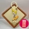 Regalo de Moda Paz y Alegría Llavero para Teléfono Móvil Colgante para Bolso Dibujo Animado Joyería Creativa Set de Caja de Regalo de Gama Alta
