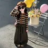Conjunto de Otoño para Niñas 2026 Nuevo Cárdigan de Rayas con Top y Pantalones Anchos Infantiles Conjunto de Dos Piezas de Otoño Super Elegante
