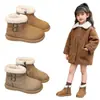 Botas de Algodón Gruesas y Cálidas de Gamuza Esmerilada con Forro de Lana Estilo Británico de Moda para Niñas Botines Cortos de Lana de Cordero Nuevo Invierno 2025