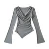 Top Feminino Irregular com Gola Balanço Ombro a Ombro Senso de Design Início de Outono Camiseta de Manga Comprida Bufante Cintura Justa Plissada para Usar como Base