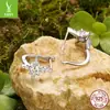 Los nuevos pendientes de moissanita estrellada de Yinziyun son sencillos y clásicos, hechos de plata de ley s925, adecuados para la venta transfronteriza