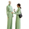 Elegante Conjunto de Punto Verde de Cuello Alto para Mujer, Diseño Otoño e Invierno, Pantalones de Pierna Ancha, Petite, Elegante, Adelgazante Conjunto de Dos Piezas