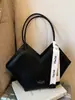 Bolsa Casual de Grande Capacidade para Uso Diário Feminino 2025 Novo Estilo Cor Contrastante Acolchoada Tecida Bolsa Tote Fashionável Bolsa de Ombro