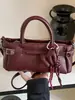 Bolsa de ombro vintage de nicho de alta qualidade europeia e americana, bolsa transversal versátil com padrão de lichia, moderna, simples, casual, bolsa de mão para o dia a dia