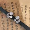 Pendientes Plateados con Incrustaciones Geométricas de Zircón, Aguja de Plata, Moda Tendencia, Lujo Ligero, Nicho, Diseño de Alta Gama, Joyería Versátil para Mujer
