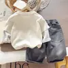 Conjunto de Primavera para Meninos com Camiseta de Manga Longa com Estampa de Desenho Animado e Calça Jeans Reta Estilo Coreano