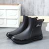 Botas de Chuva Masculinas Estilo Britânico Botas de Chuva Sapatos para Caminhar na Praia Pesca Impermeáveis Antiderrapantes Trabalho na Cozinha Sapatos de Borracha Quente Novo Estilo Sapatos Aquáticos Masculinos