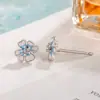 Nuevos Pendientes de Flor de Tres Colores 2024 para Mujer, Diseño de Nicho con un Toque de Lujo, Lindos y Versátiles, Dulces Pendientes Florales con Acabado Esmaltado