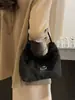 Bolso Relleno Bolso Pequeño para Mujer 2024 Nueva Moda Versátil Diseño de Nicho Estilo Occidental de Gama Alta Bolso de Hombro Único Cruzado