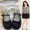 Sapatos de Couro para Meninas 2026 Novo Modelo Mary Jane Sapatos de Princesa Prata Boca Rasa Sapatos de Solado Único Sapatos de Couro para Crianças Maiores