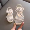 Sandalias Nuevas de Verano 2026 para Niñas Estilo Coreano Zapatos de Princesa con Perlas y Punta Abierta para Niños Pequeños, Medianos y Grandes Zapatos de Presentación