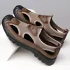 Sandalias Zapatos de Playa para Hombre 2026 Verano Cuero Genuino Huecos Transpirables Malla Tejido Volador Zapatos para Hombre Punta Cerrada Suela Suave Zuecos