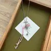 Collar Colorido de Corazón de Saturno para Mujer 2025 Nuevo Diseño de Nicho Cadena Larga para Clavícula Dulce y Fresco Elegante Accesorios Versátiles