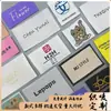 Etiquetas con logo personalizadas para ropa y bolsos de gama media a alta, producción de etiquetas de tela para ropa de hombre y mujer, y personalización de etiquetas para ropa y textiles del hogar.
