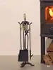 Conjunto de Ferramentas para Lareira de Quatro Peças, Pá de Cinzas, Pinça para Lenha, Acessórios, Enfeites Decorativos para Lareira de Fogo Real, Limpeza e Remoção de Poeira