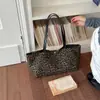 Bolso de axila para mujer transfronterizo, nuevo estilo 2026, gran capacidad, bolso tote de alta gama, bolso de mano de moda, bolso de hombro casual