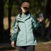 Chaqueta Exterior Tres en Uno a Prueba de Viento e Impermeable para Mujer, Estilo Pareja, Chaqueta de Montañismo Fina de Una Sola Capa para Hombre, Venta al por Mayor