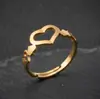 Moda Ins Europea y Americana Simple Lujo Ligero Acero Inoxidable Geométrico Forma de Corazón Anillo Joyería Brillante Anillo Transfronterizo Venta al por Mayor
