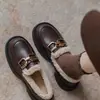 Mocassins robustos de salto plataforma estilo britânico para mulheres, nova coleção de inverno 2026, couro macio, sola macia, forrados com fleece para aquecimento, sapatos de algodão versáteis