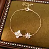 Pulsera de Trébol Flor de Nácar con Circonita, Pulsera de Lujo Ligero Nicho de Gama Alta, Joyería de Mano Exquisita y Versátil al por Mayor