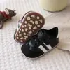 Novos Sapatos para Bebês e Crianças Pequenas, Tênis Esportivos da Moda, Sapatos para Bebês com Velcro e Solado Macio de Borracha, Sapatos para Bebês de 0 a 1 Ano, Masculinos e Femininos, Antiderrapantes