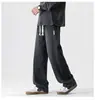 Comercio exterior estilo Hong Kong moderno para hombre verano nuevo 2026 jeans con letras hip-hop tendencia ins moda de calle alta fresco y elegante
