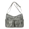 Bolsas de Mujer para Comercio Exterior Retro Europeo y Americano Gran Capacidad Bolso de Hombro para Dama Moda Versátil Estilo Motociclista Bolso de Axila Bolsas Transfronterizas