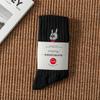 Calcetines para hombre, otoño e invierno, nuevos calcetines blancos y negros, modernos, absorbentes del sudor, deportivos, bordados, hasta media pantorrilla, calcetines de algodón para mujer.