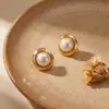 Brincos em forma de crescente de aço inoxidável com banho a vácuo, estilo europeu e americano, com pérolas de acrílico, estilo de luxo leve para o dia a dia de mulheres