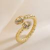 Anillo de lujo ligero Aogu con diseño de cobre bañado en oro de 18 quilates y circonitas con apertura geométrica para mujer, anillo de alta gama, nuevo