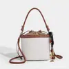 Fábrica de Guangzhou Bolsa Feminina Atacado Bolsa de Balde Trançada Feita à Mão Feminina 2026 Novo Estilo Retro de Férias Bolsa de Ombro Transversal