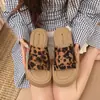Sandálias Francesas Simples de Luxo com Solado Grosso Femininas Verão Uso Externo Estilo Coreano Novo Estilo Combina com Saias Confortáveis para os Pés Praia Litoral Chinelos