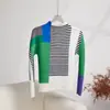 Blusas Plissadas para Mulheres Primavera e Verão Nova Moda Gola Alta Slim Camisetas Estampadas Miyake para Mulheres Estilo Quente Transfronteiriço