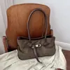 Bolsa de ombro de design nicho estilo coreano para mulheres, outono de 2026, transfronteiriça, bolsa de trabalho de moda retrô, bolsa de axila de luxo leve de alta qualidade