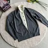 Cárdigan de estilo retro americano con cuello de solapa, suéter de dos piezas falso para hombres y mujeres, chaqueta de punto casual simple y holgazana para pareja, estilo commuter