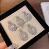 Novo Pingente de Cabochão de Calcedônia Branca de Alta Qualidade Estilo Chinês com Banhos de Prata e Calcedônia de Gelo Lua Branca Incrustada, Corrente de Clavícula de Luxo Leve para Mulheres