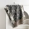 Bufanda Jacquard de Doble Cara Nueva de Invierno, Estilo Literario Retro con Diseño de Plantas y Flores para Mujer, Chal Grueso y Cálido, Esencial para Combinar con Abrigos
