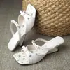 Sandálias Casuais Slip-On 2026 Novo Estilo com Laço Plataforma Salto Alto para Mulheres, Uso Externo de Verão, Chinelos Abertos com Bico Quadrado