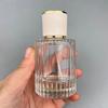 Frasco de perfume vertical do teste padrão 30ml frasco de perfume de vidro da imprensa do frasco de perfume do frasco de vidro 50ml do pulverizador vertical da listra