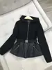 2026 Nueva Chaqueta Ligera de Plumas con Capucha Estilo Europeo Patchwork Corta Ajustada Abrigo de Moda Europea Tendencia para Mujer