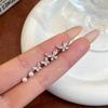 Llegada Nueva 2024 Aretes de Uña para Hueso de la Oreja con Mariposa, Circonia y Perla para Mujer, Diseño de Nicho de Lujo Ligero, Sentido Avanzado, Joyería para Oreja