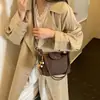 Elegante y minimalista bolso de mano pequeño tejido para mujer, nueva colección 2026, con un diseño de alta gama, lujoso y único, adecuado para llevar en el hombro, en la mano o como bolso cruzado