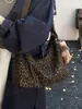 Estilo perezoso bolso pequeño plisado estampado de leopardo para mujer 2026 nuevo bolso de mano retro otoño e invierno sensación de alta gama bolso cruzado con correa ancha