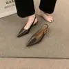 Sandalias de verano 2026 estilo coreano, elegantes, vintage, de punta fina, tacón de gatito, punta cerrada para mujer, adecuadas para ir al trabajo y para la noche