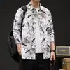 Camisa de manga comprida com estampa de letras masculina outono solto bufante bonito jovem camisa de lapela masculina fina jaqueta