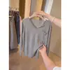 Camiseta de punto de seda helada de manga larga con cuello en V, estilo 'old money' relajado para mujer, top fino de verano semitransparente, protección solar, holgado